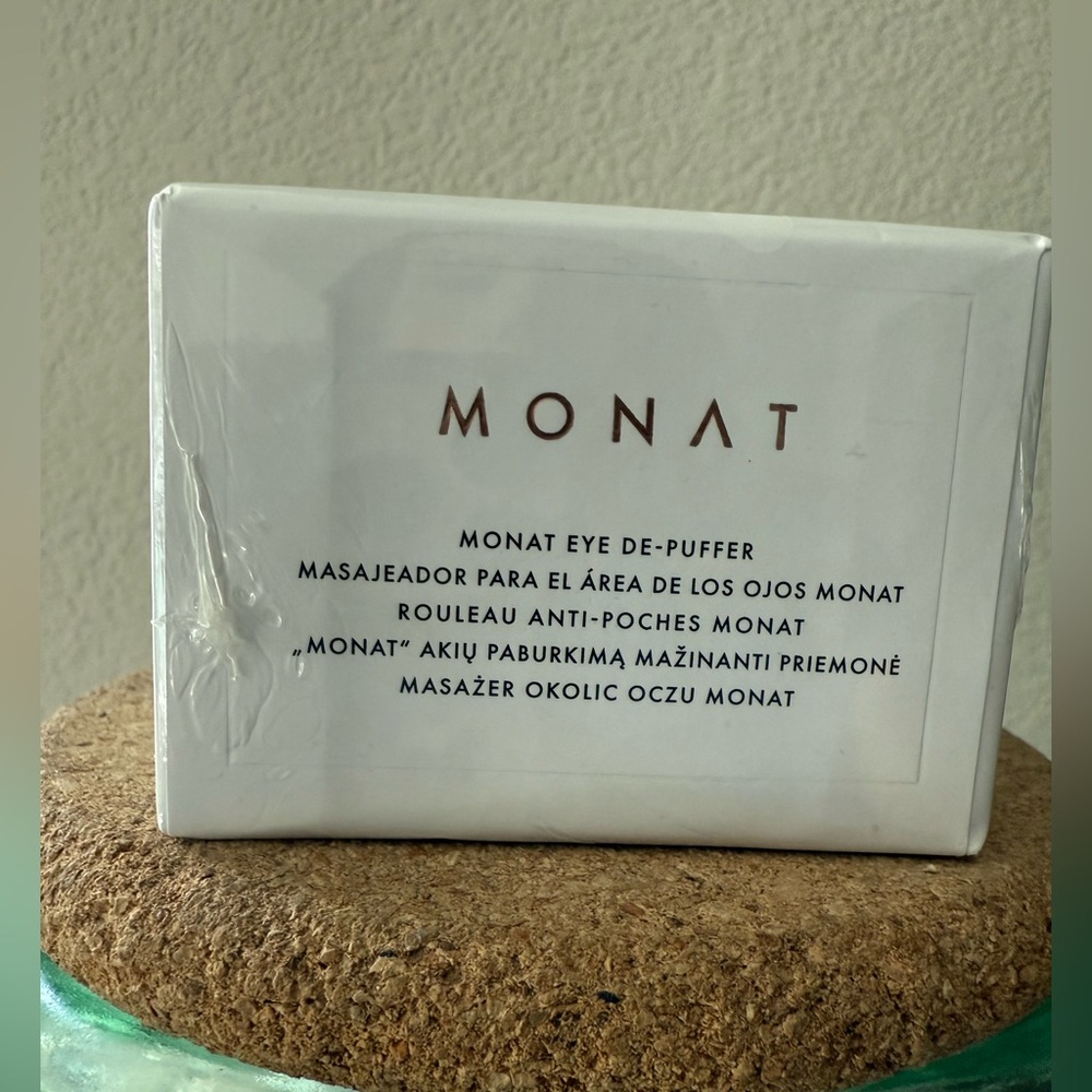 Monat Eye De-Puffer - White